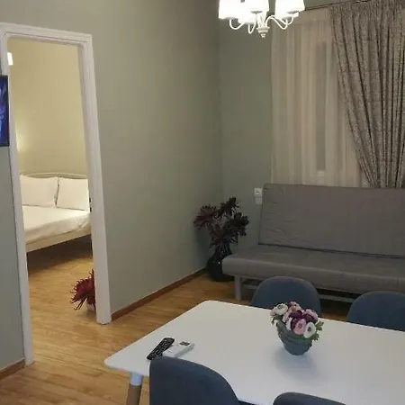 Feanis House *