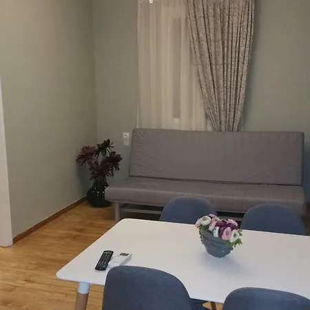 Feanis House